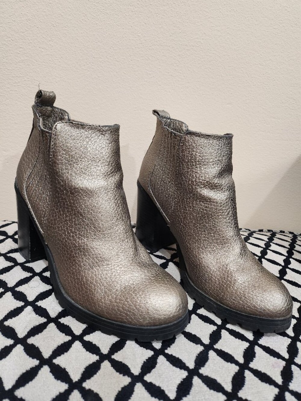 SAM & LIBBY Gold Stretch Ankle Boots, Size 8.5, Slip-On Style.